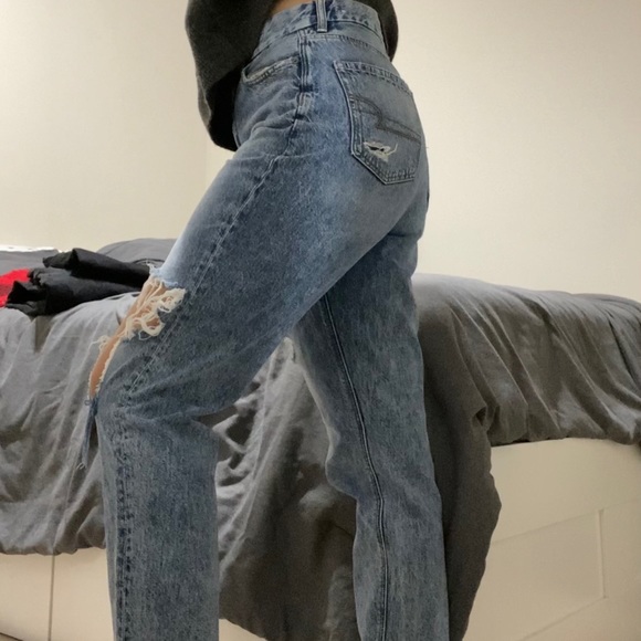American Eagle Outfitters Denim - High waisted American eagle mom jeans